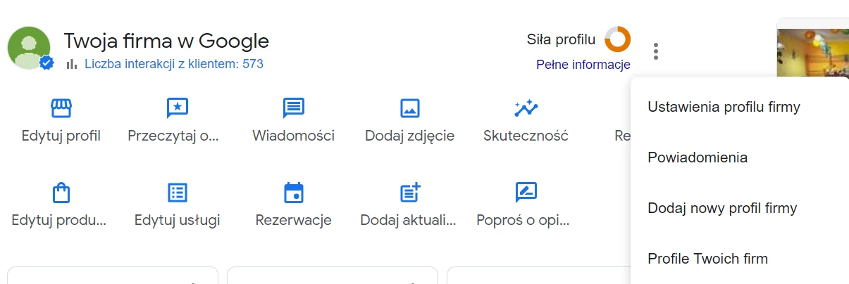 Menu Profilu Firmy w Google otwarte przy ikonie trzech kropek.