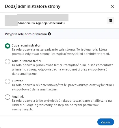 Formularz dodawania administratora LinkedIn z zamazanymi danymi osoby.